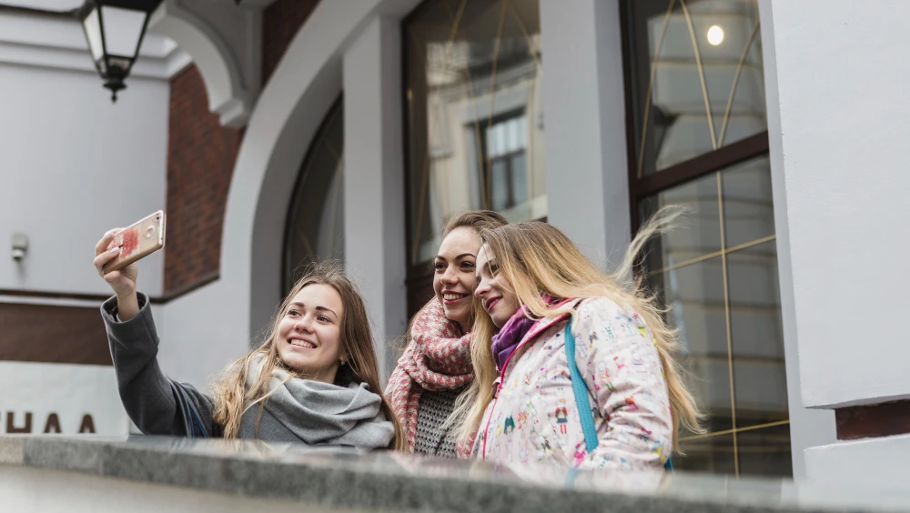 Read more about the article Képekbe zárt élmények: A szállodai fotópályázatok szerepe és sikerei Magyarországon